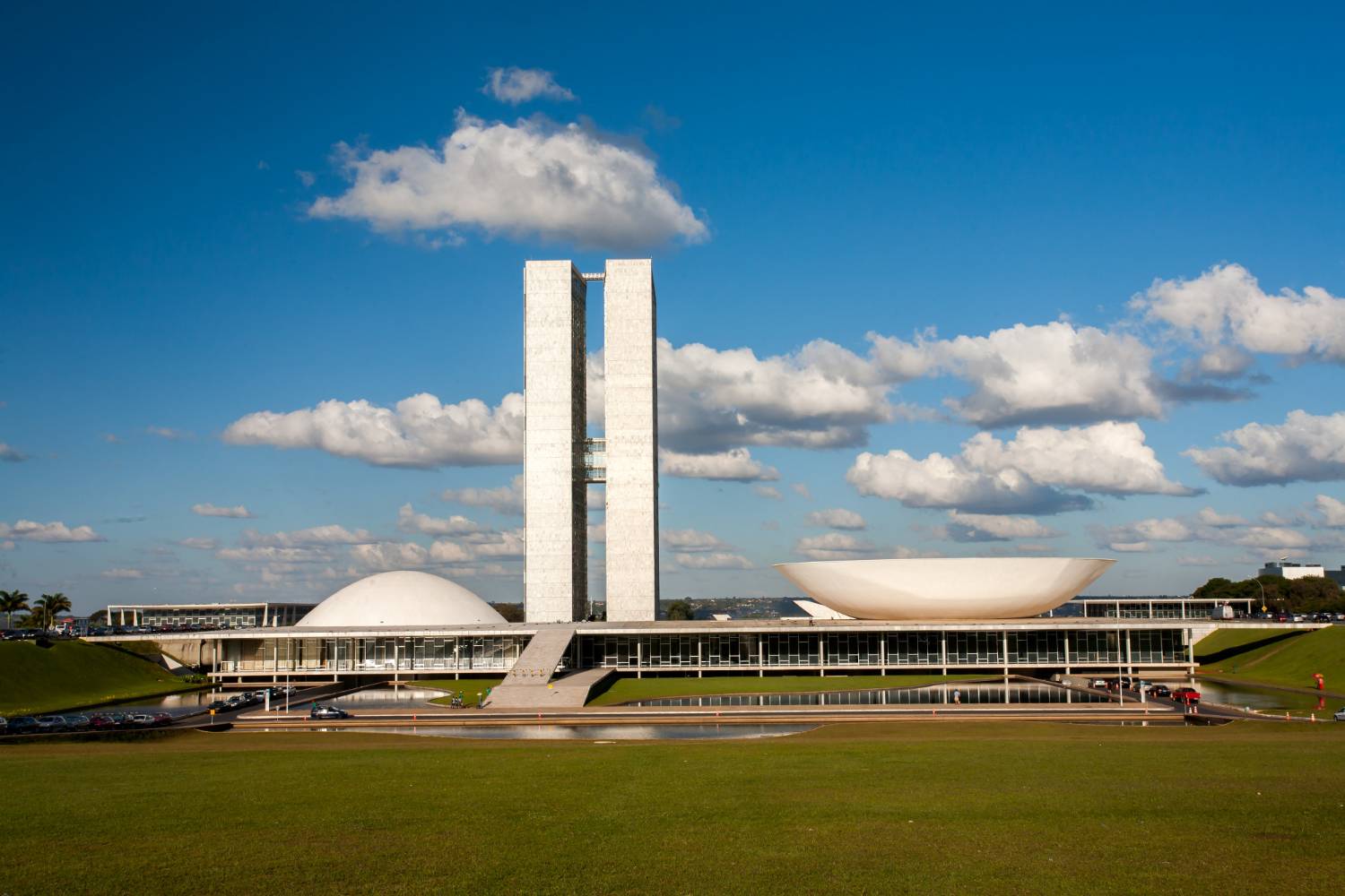 Fornecimento Simultâneo de de Bens e Serviços